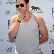 More pics of Kellan Lutz at 'Wet Republic' 19b36789096929