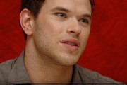 New Kellan Lutz portraits from 'Eclipse' press conference [HQ, tagged] 13e76d91112090