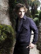 Two 2008 photoshoot outtakes of Robert Pattinson now in UHQ F8073d95373146