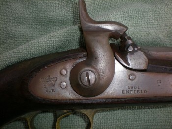 Pistolet à poudre noir l’ENFIELD de 1861 D4e774178541234