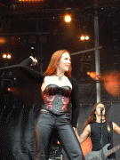 Fotos de Simone Simons - Página 38 0215bf67320791