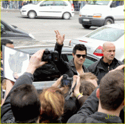 Taylor Lautner Orange Store Signing E32ef075660062