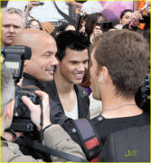 Taylor Lautner Orange Store Signing F557ed75660067