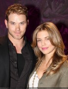 Kellan Lutz - Imagenes/Videos de Paparazzi / Estudio/ Eventos etc. - Página 18 Eb7256131143800