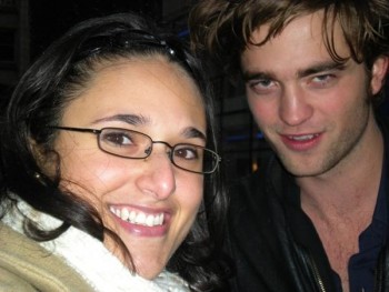 24 Febrero - Nuevas/antiguas imágenes de Robert y Kristen con fans fuera de Today Show en 2008! Bd3955176481578