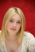 Dakota Fanning: Eclipse Press Conference Portraits (UHQ) 7eb44584630333