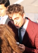 Robert Pattinson 'Eclipse' premiere - photos with the fans 78430187680699