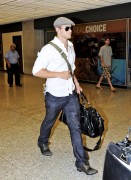 Kellan Lutz at Washington Dulles international airport Sept. 20th 2010 0f043e98889674