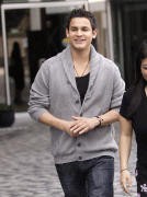 Bronson Pelletier Strolls in Vancouver Ac65e380897750