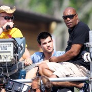 HQ pics of Taylor Lautner on the set of 'Abduction' - July 14th, 2010 Ad988788639426