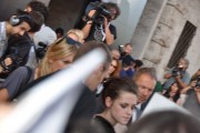 A few new/old Kristen fan photos from the Eclipse fan event in Rome  Caf1a594158560