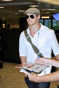 Kellan Lutz at Washington Dulles international airport Sept. 20th 2010 5f91ab98889870