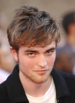 18 Marzo- Nuevas/Antiguas fotos de Rob durante la premier de "House of Wax" en UK 2005. 8280aa180348743