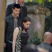 Kristen Stewart and Taylor Lautner at the 'Eclipse' photocall in Rome 4cd68784793748