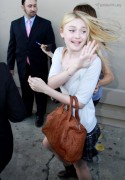 Dakota Fanning Recalls Her Obsession With Regis Philbin 0ceedd86993357