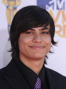 More pics of Kiowa Gordon at the MTV Movie Awards 43189d83914998