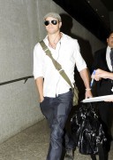 Kellan Lutz at Washington Dulles international airport Sept. 20th 2010 3efa7998890328