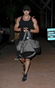 Kellan Lutz - Imagenes/Videos de Paparazzi / Estudio/ Eventos etc. - Página 14 8e6973106880902