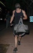 Kellan Lutz - Imagenes/Videos de Paparazzi / Estudio/ Eventos etc. - Página 14 Cc574e106880820