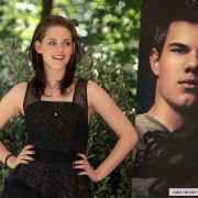 Kristen Stewart and Taylor Lautner at the 'Eclipse' photocall in Rome 9388f584793735