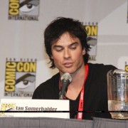 A few pics from 'The Vampire Diaries' Comic Con panel 33b00890152320