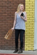 Dakota Fanning leaving Chipotle after lunch in Studio City - August 1, 2010 2f26f991214207
