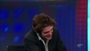 Screencaps of Robert Pattinson on The Daily Show with Jon Stewart - March/2010 5304c397891739