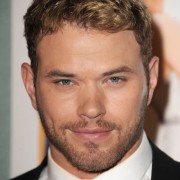 Kellan Lutz - Imagenes/Videos de Paparazzi / Estudio/ Eventos etc. - Página 18 00601a132800931