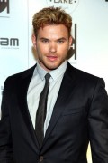 Kellan Lutz - Imagenes/Videos de Paparazzi / Estudio/ Eventos etc. - Página 18 8fdef4136854769