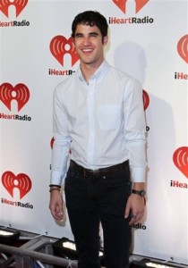 Cory Monteith y Darren Criss en el evento iHeartRadio Music Festival  700d1e150911528