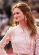 Bonnie Wright 57f6cf139621617