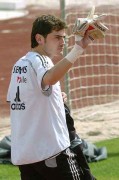 Iker Casillas - Page 2 00e604118144343