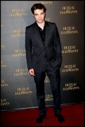 28-ABRIL-Robert Pattinson en la premiere de Water for Elephants en París *Actualización Constante*  401998129983467