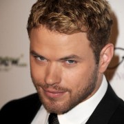 Kellan Lutz - Imagenes/Videos de Paparazzi / Estudio/ Eventos etc. - Página 18 25b5f2132800960