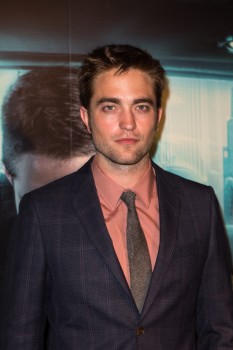 31 Mayo - Fotos de Robert en el Screening de Cosmopolis en Paris!!! * Editado * Ad8297193100454