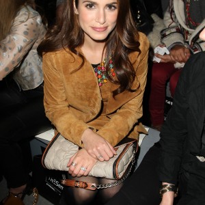 Nikki Reed - Imagenes/Videos de Paparazzi / Estudio/ Eventos etc. - Página 15 7b3f0f174261492