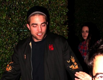 Robsten - Imagenes/Videos de Paparazzi / Estudio/ Eventos etc. - Página 6 D1e24e176730639