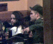 Robsten - Imagenes/Videos de Paparazzi / Estudio/ Eventos etc. - Página 6 82d2b4178160555