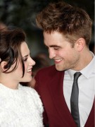 Robsten - Imagenes/Videos de Paparazzi / Estudio/ Eventos etc. - Página 7 E5a703183979240