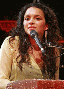 Fotos graciosas y curiosas de Norah Jones - Pgina 3 5d670f21265024