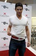 Kellan Lutz Shows Off His Underwear In Toronto 38298885161804