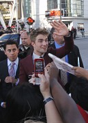 Robert Pattinson 'Eclipse' premiere - photos with the fans B42b8087680881