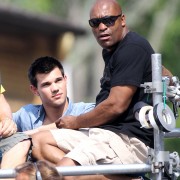 HQ pics of Taylor Lautner on the set of 'Abduction' - July 14th, 2010 B4882588639274