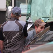 13 Junio - Fotos de Rob ayer dejando el Set de Cosmópolis ayer (12 junio) 1e75fc136387421