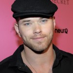 Kellan Lutz - Imagenes/Videos de Paparazzi / Estudio/ Eventos etc. - Página 18 D25c99132111191