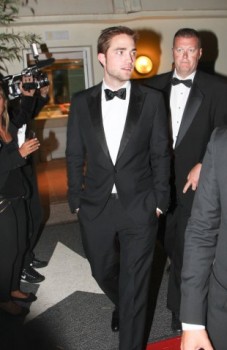 Robsten - Imagenes/Videos de Paparazzi / Estudio/ Eventos etc. - Página 8 E63082192342864