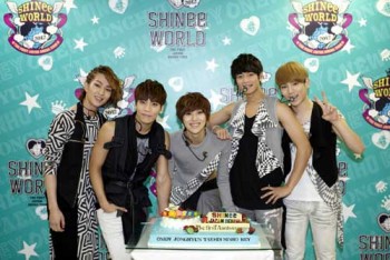 [News] "SHINeed You"* SHINee celebra o aniversário de 1 ano após sua estreia no Japão 0b5554198875305