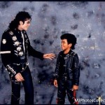 BT Backstage-1988Around the World-MJ+family and friends 704aae135986565