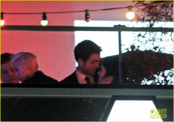 Robsten - Imagenes/Videos de Paparazzi / Estudio/ Eventos etc. - Página 7 D8541a191872249