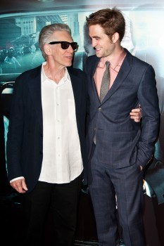 31 Mayo - Fotos de Robert en el Screening de Cosmopolis en Paris!!! * Editado * Faa3b5193091843